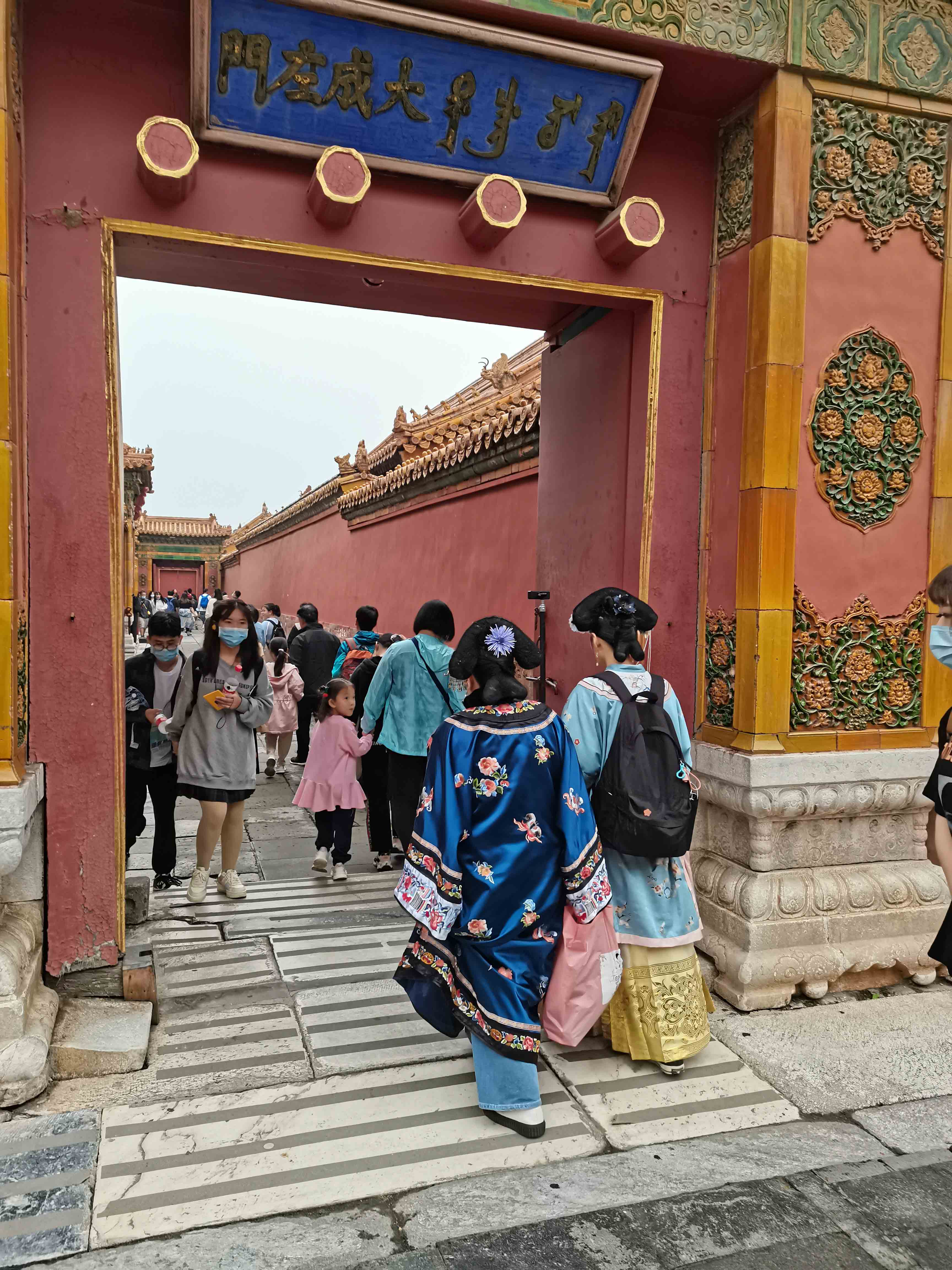 同升一面旗｜十一假期，游客們觀看升旗后歡呼：“祝福祖國(guó)越來(lái)越好”