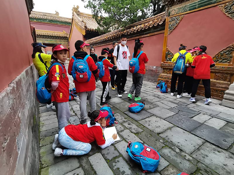 同升一面旗｜十一假期，游客們觀看升旗后歡呼：“祝福祖國(guó)越來(lái)越好”